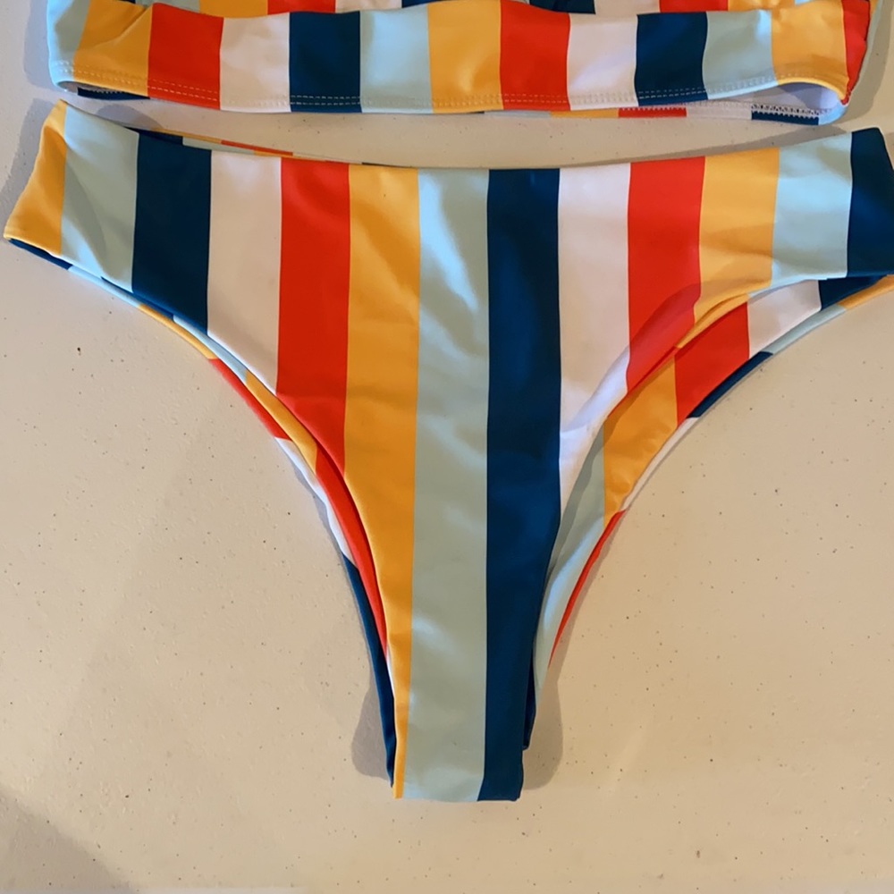 Striped women’s swimsuit - Picture 3 of 4